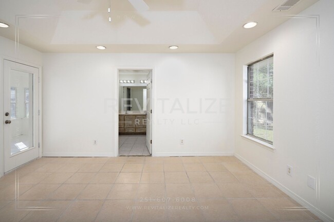 Building Photo - Lovely Brick Home Just Minutes from the Be...