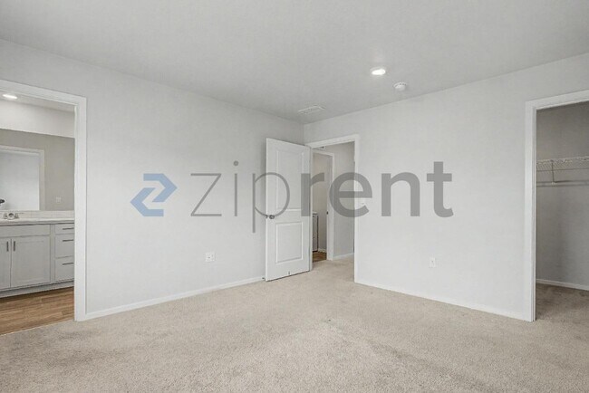 Building Photo - Unit