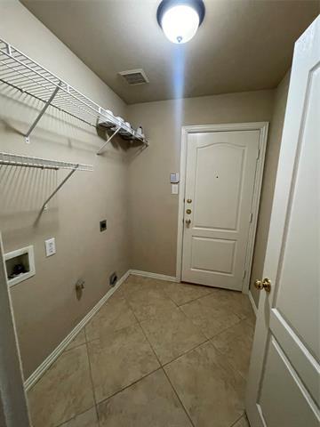 Building Photo - 1004 Royal Oaks Dr