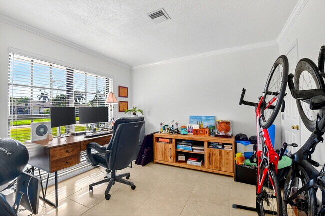 Building Photo - 435 Pine Villa Dr