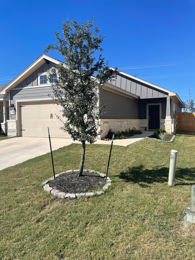 Building Photo - 3419 Rosita Wy