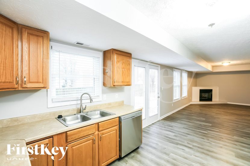 Building Photo - 334 N Odell St