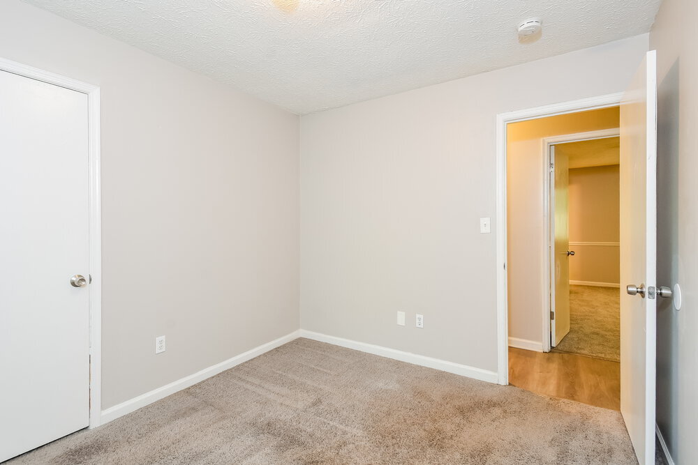 Building Photo - 440 Creekside Ct