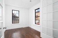 Building Photo - 4 bedroom in BROOKLYN NY 11226