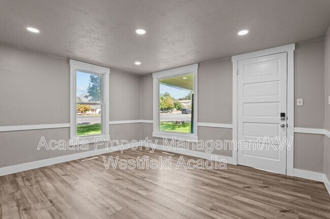 Building Photo - 310 S 200 E