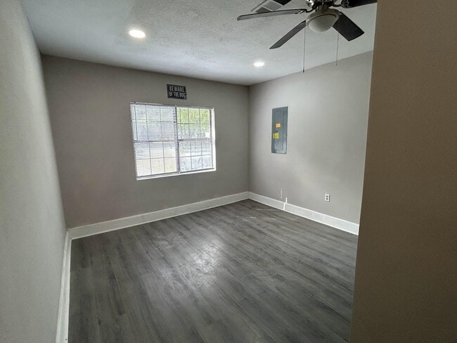 Building Photo - 8407 Lenova Ln