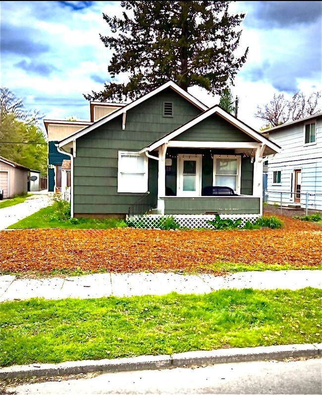 Building Photo - 1506 E Front Ave