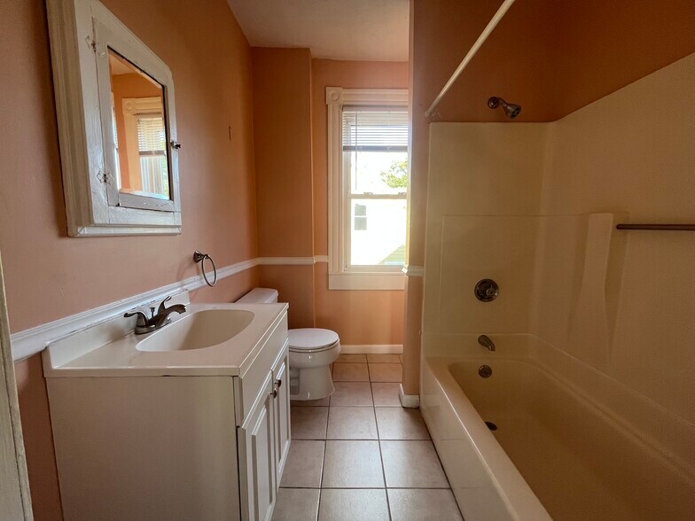 Bathroom - 54 Barton St