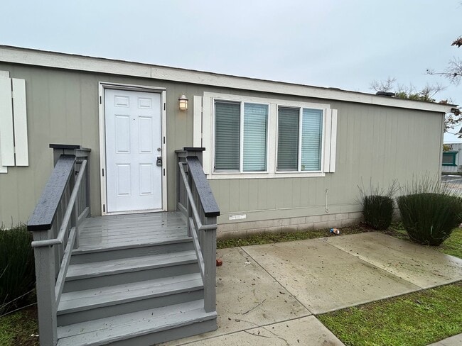 Building Photo - 1833 C Ave