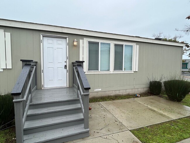 Building Photo - Remodeled Modern 3 Bed/2 Bath National City -MOVE IN PROMOTION!