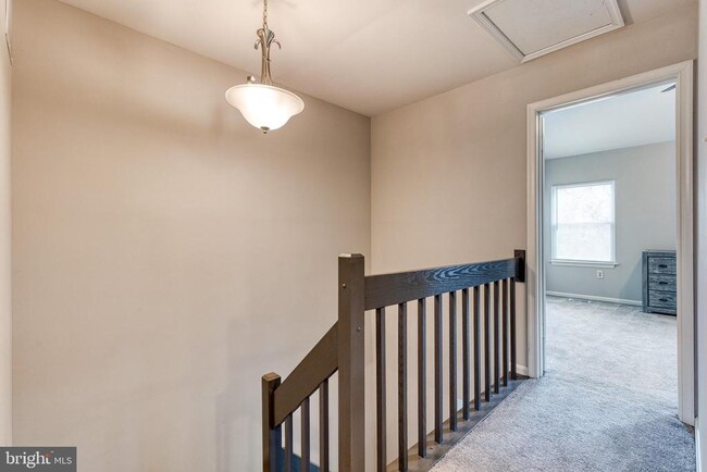 Building Photo - 3 Greenshire Ln
