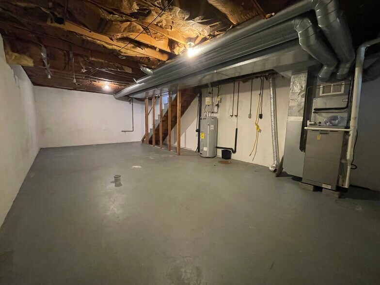 Building Photo - 433 Cedarcrest Dr