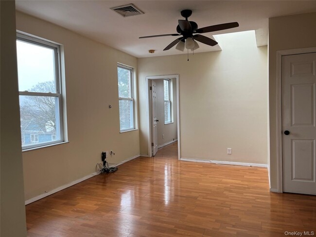 Building Photo - 400 Jericho Tpke