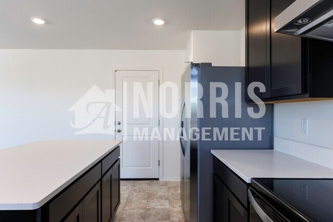 Building Photo - Beautiful Brand New Home with a View