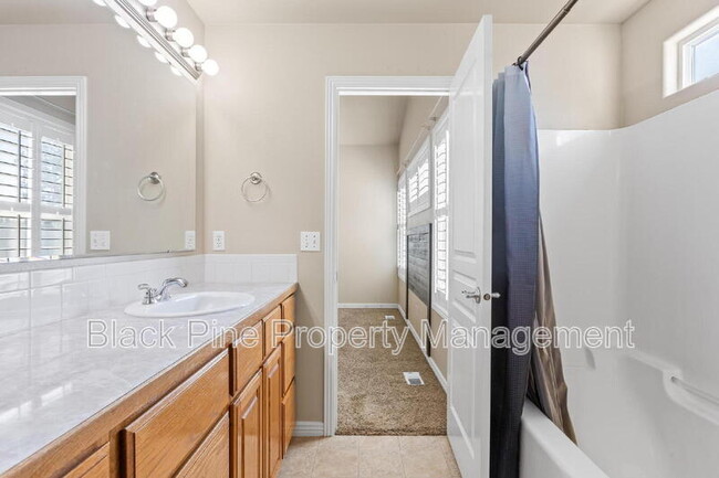 Building Photo - 4017 E Winterberry Dr