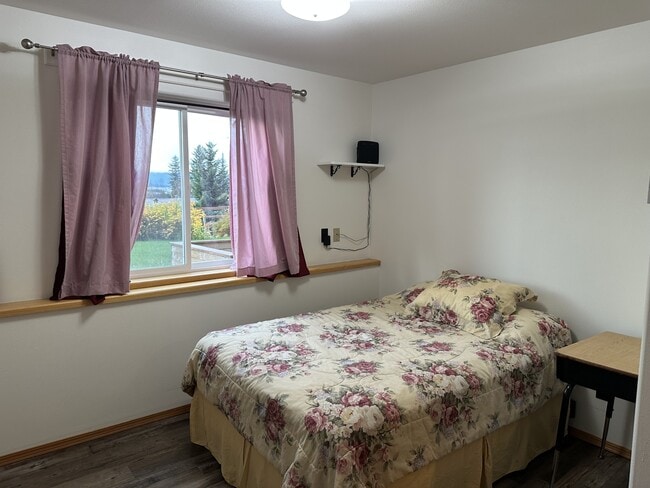 Building Photo - 2340 East End Rd