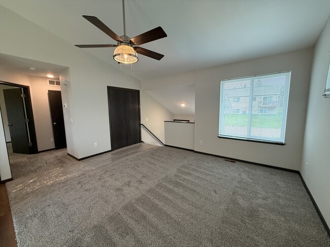 Building Photo - 924 Waters Edge Ct