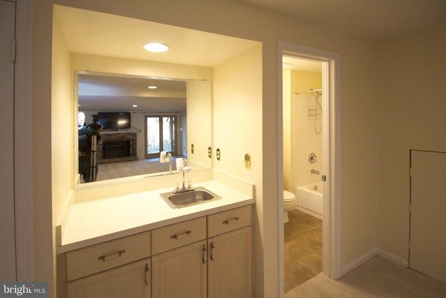 Building Photo - 5339 Buxton Ct