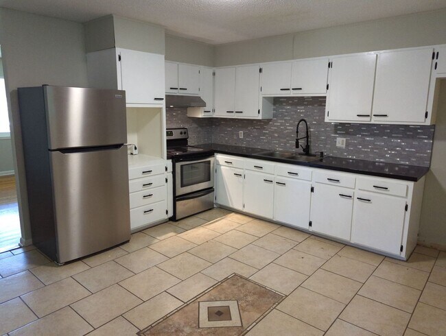 Building Photo - 124 Callan Dr