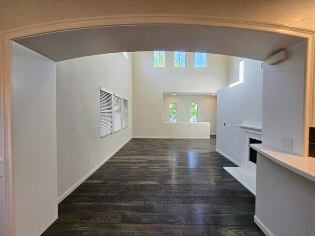 Building Photo - 2033 Silverado St