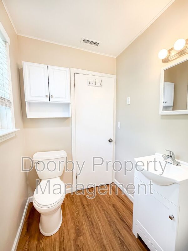 Building Photo - 207 Memorial Dr