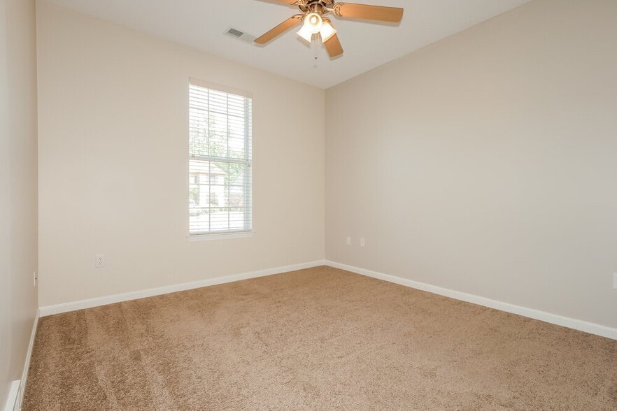 Building Photo - 1384 Carlton Ridge Dr