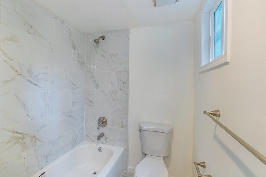 Building Photo - 105 S 357th St