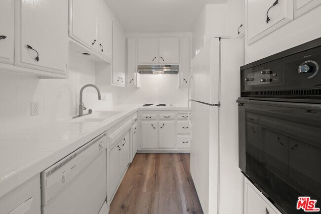 Building Photo - 10653 Holman Ave