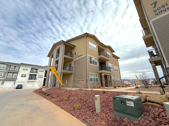 Building Photo - Desert Color Condo 2 bd, 2 bt, 1 Car Garage