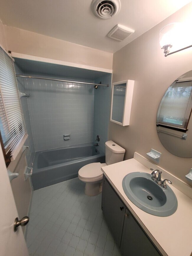 Building Photo - EASTON PLACE