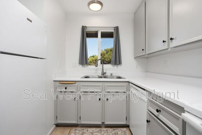 Building Photo - 820 Encinitas Blvd