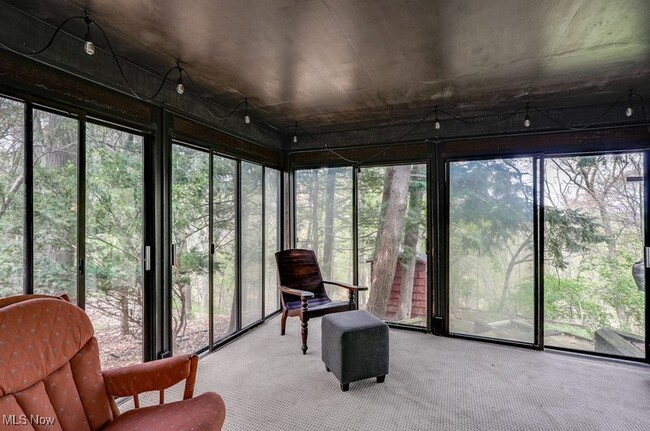 Building Photo - 896 Cliffside Dr