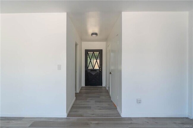 Building Photo - 17955 Cantara St