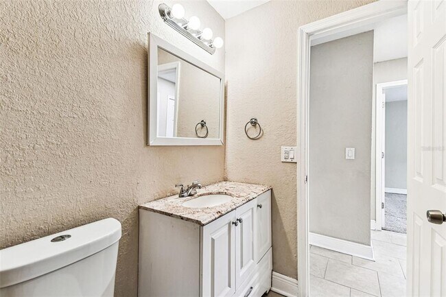 Building Photo - 2580 Granada Cir W