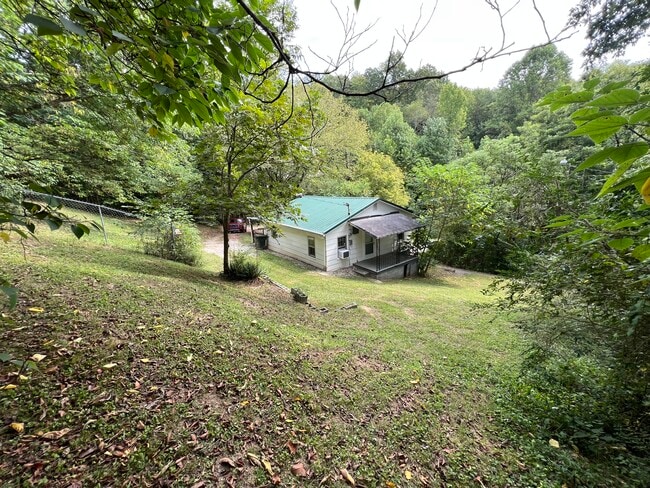 Beautiful country setting - 54 Woodlawn Ave