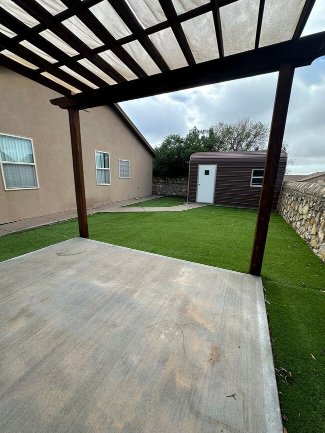 Building Photo - 4747 Zeno Pl