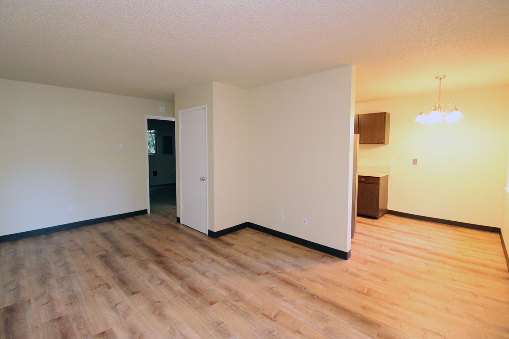 Building Photo - 5704 SW Beaverton Hillsdale Hwy