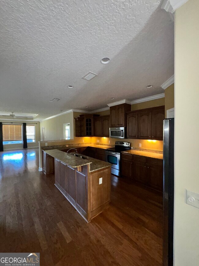 Building Photo - 102 Miller Dr