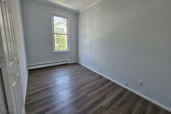 Building Photo - 535 28th St