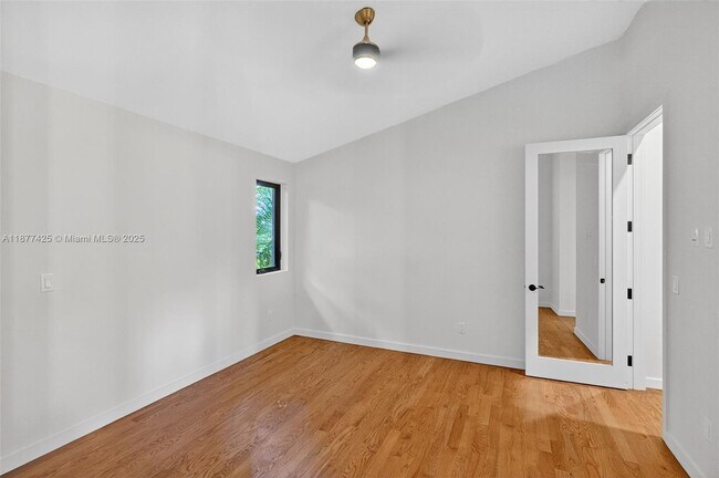 Building Photo - 2330 Overbrook St