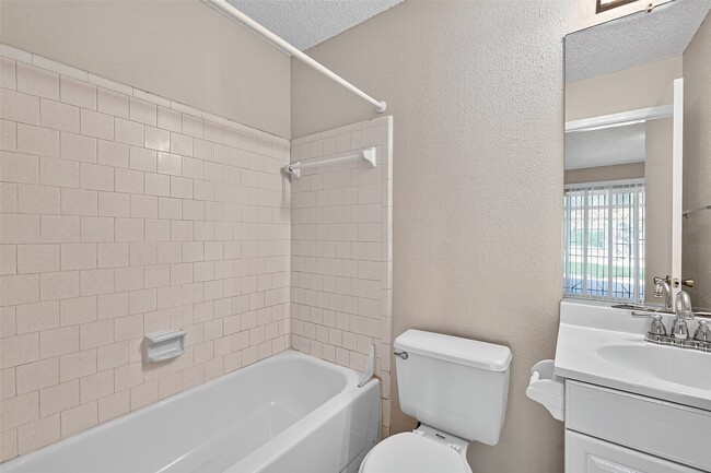 Building Photo - 7407 Alegria Dr