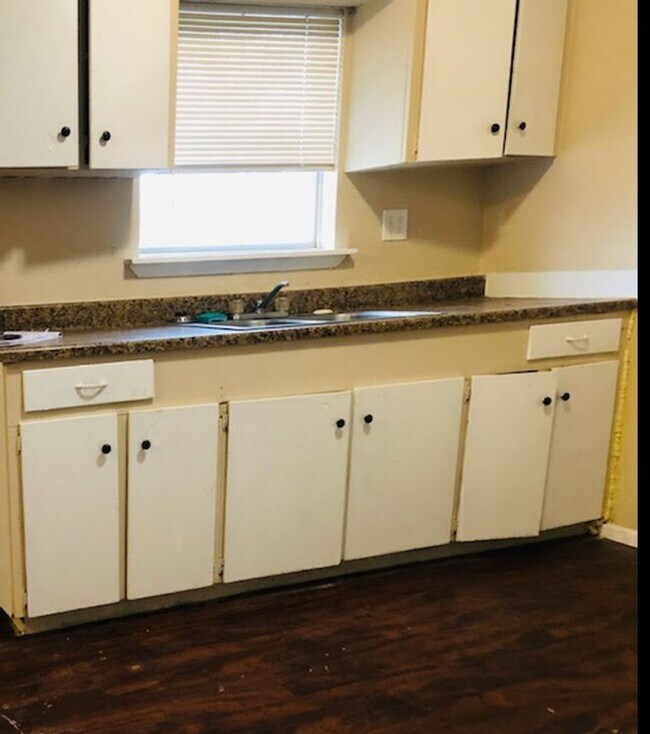 Building Photo - Cozy Home Only 10 Mins from Downtown San Antonio