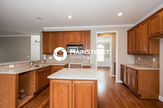Building Photo - 4 Bedroom Pet-Friendly Home in Matthews, NC with Main Street Renewal