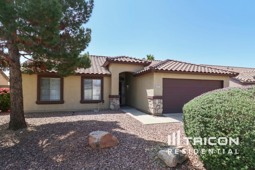 Primary Photo - 13261 W Paradise Ln