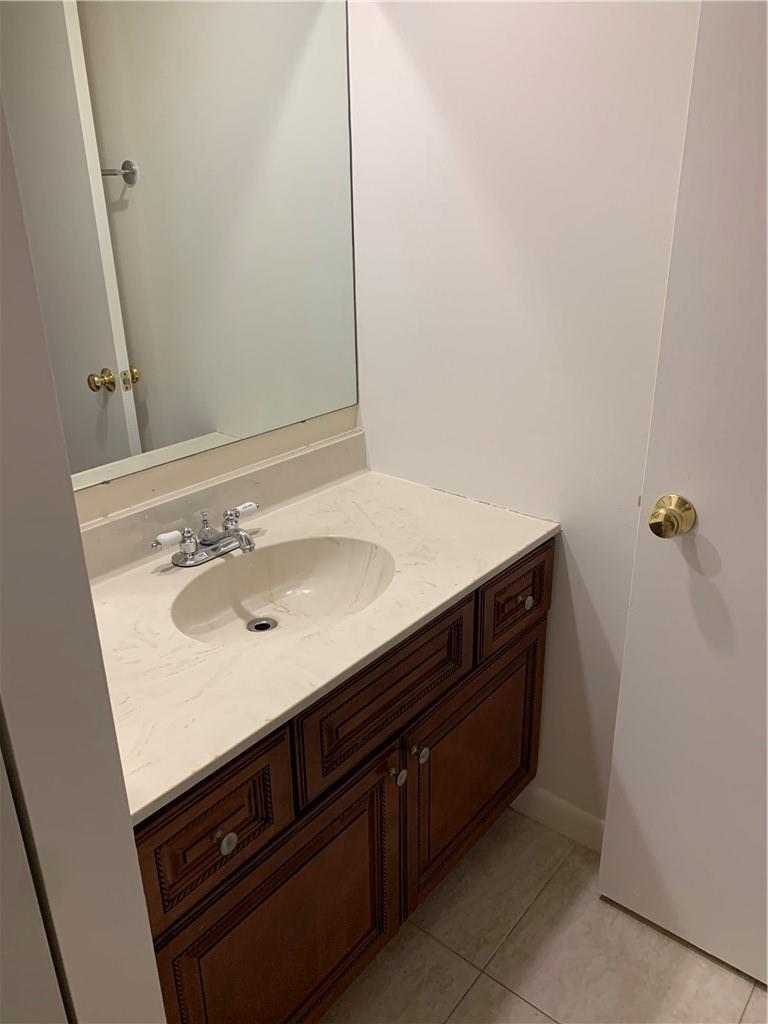 Building Photo - 2922 SW 22nd Cir