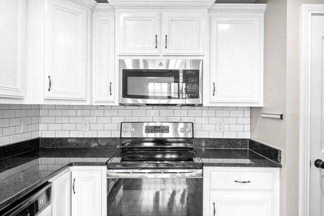 Building Photo - Pet Friendly Three Bedroom with Bonus!