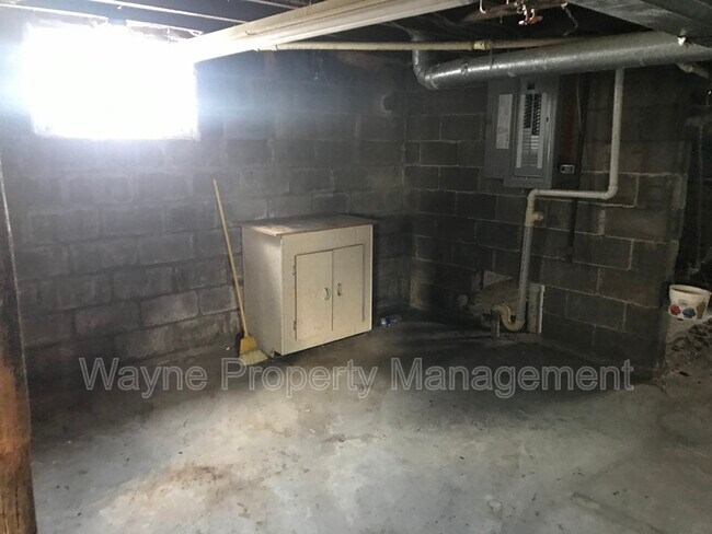 Building Photo - 503 NE 3rd St