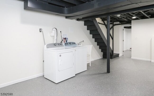 Building Photo - 24 Montague Pl