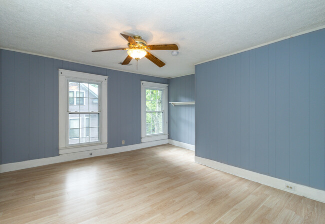 Building Photo - 3224 Garden Dr