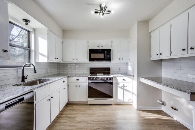 Building Photo - 2212 Rifle Bend Dr